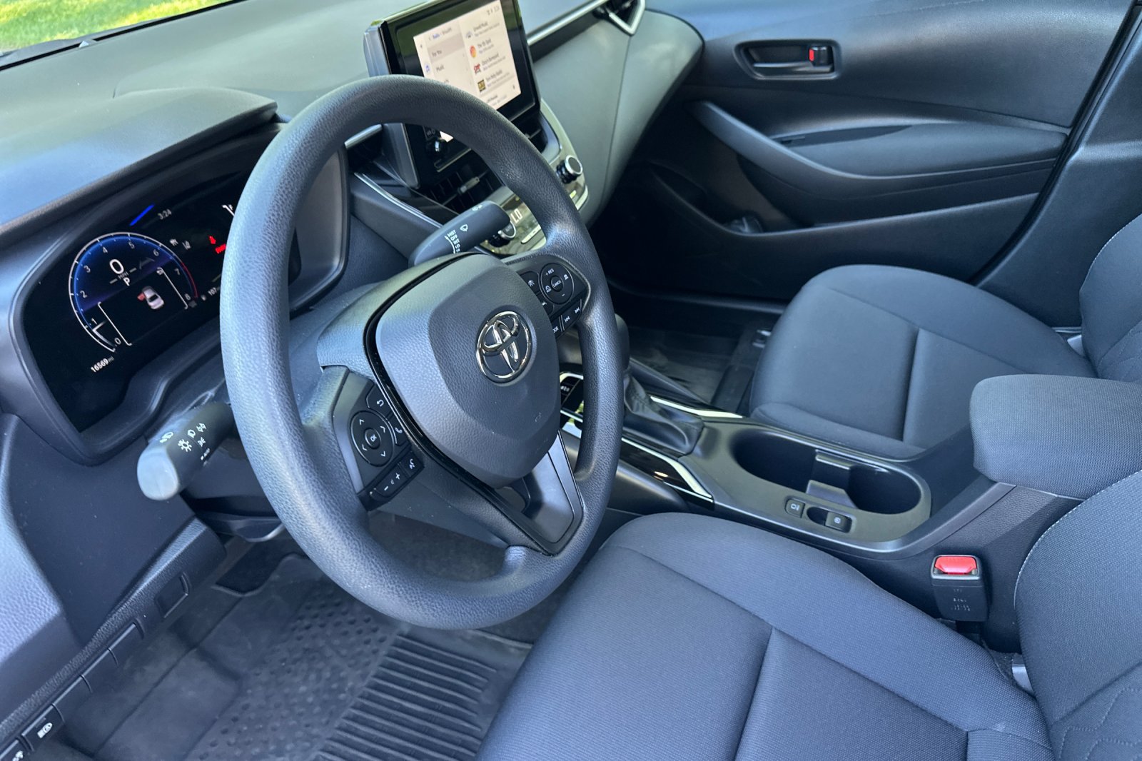 Used 2026 Toyota Corolla LE FWD image 7