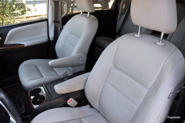 Used 2020 Toyota Sienna Limited Premium FWD image 11