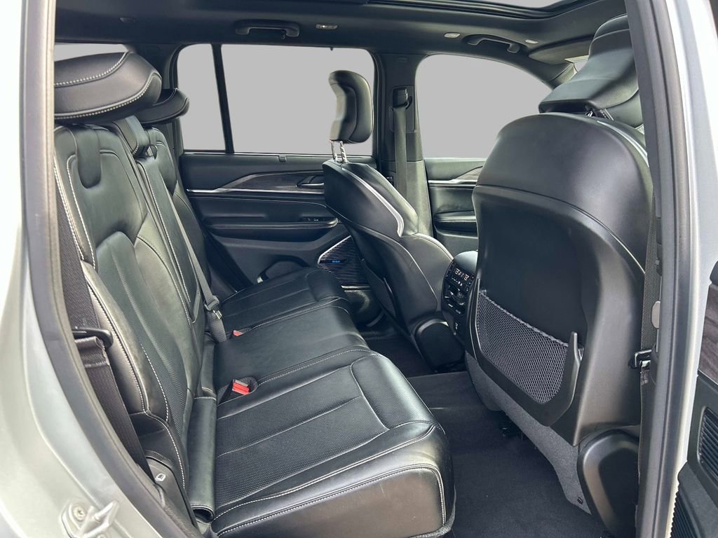 Used 2023 Jeep Grand Cherokee Overland w/ Luxury Tech Group IV image 17