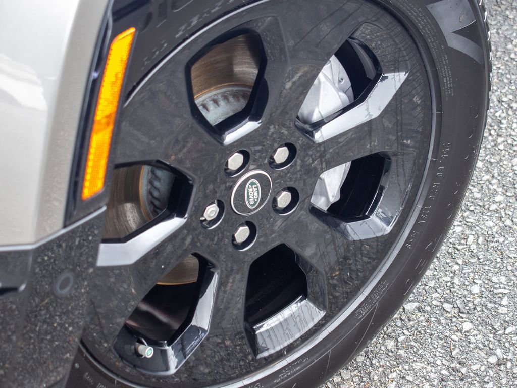 Certified 2024 Land Rover Defender 110 X-Dynamic SE image 9