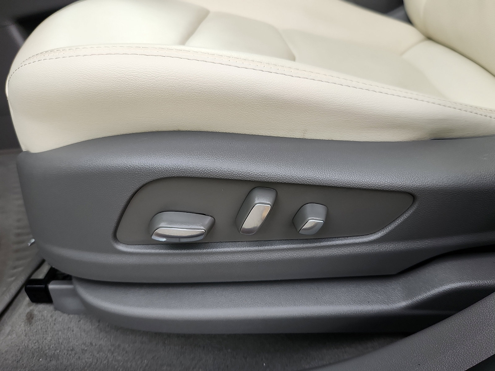 Certified 2021 Cadillac XT5 Premium Luxury image 18