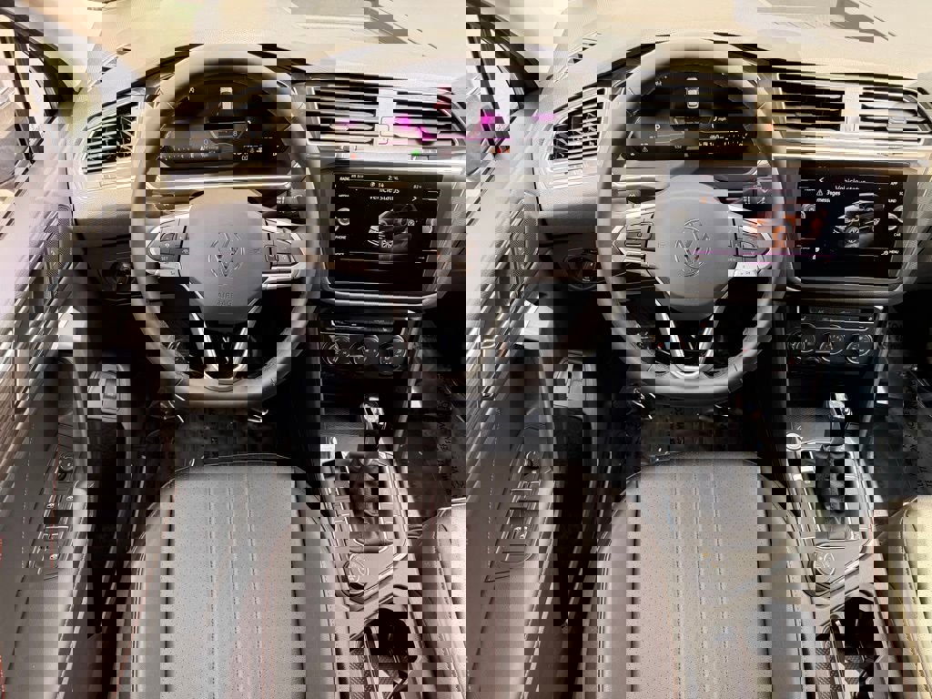 Used 2024 Volkswagen Tiguan Wolfsburg Edition image 18