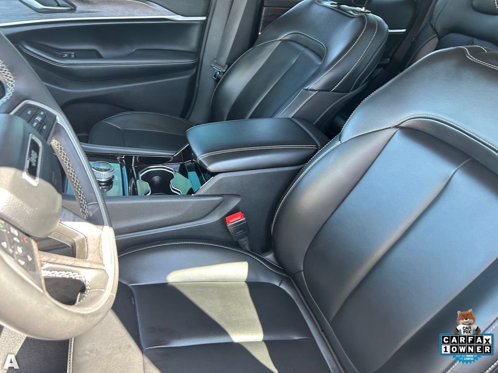 Certified 2023 Jeep Grand Cherokee Limited w/ Black Appearance Package AWD/4WD image 18