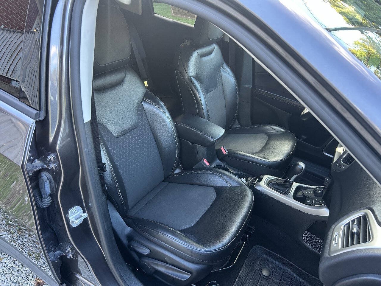 Used 2018 Jeep Compass Latitude w/ Popular Equipment Group AWD/4WD image 22
