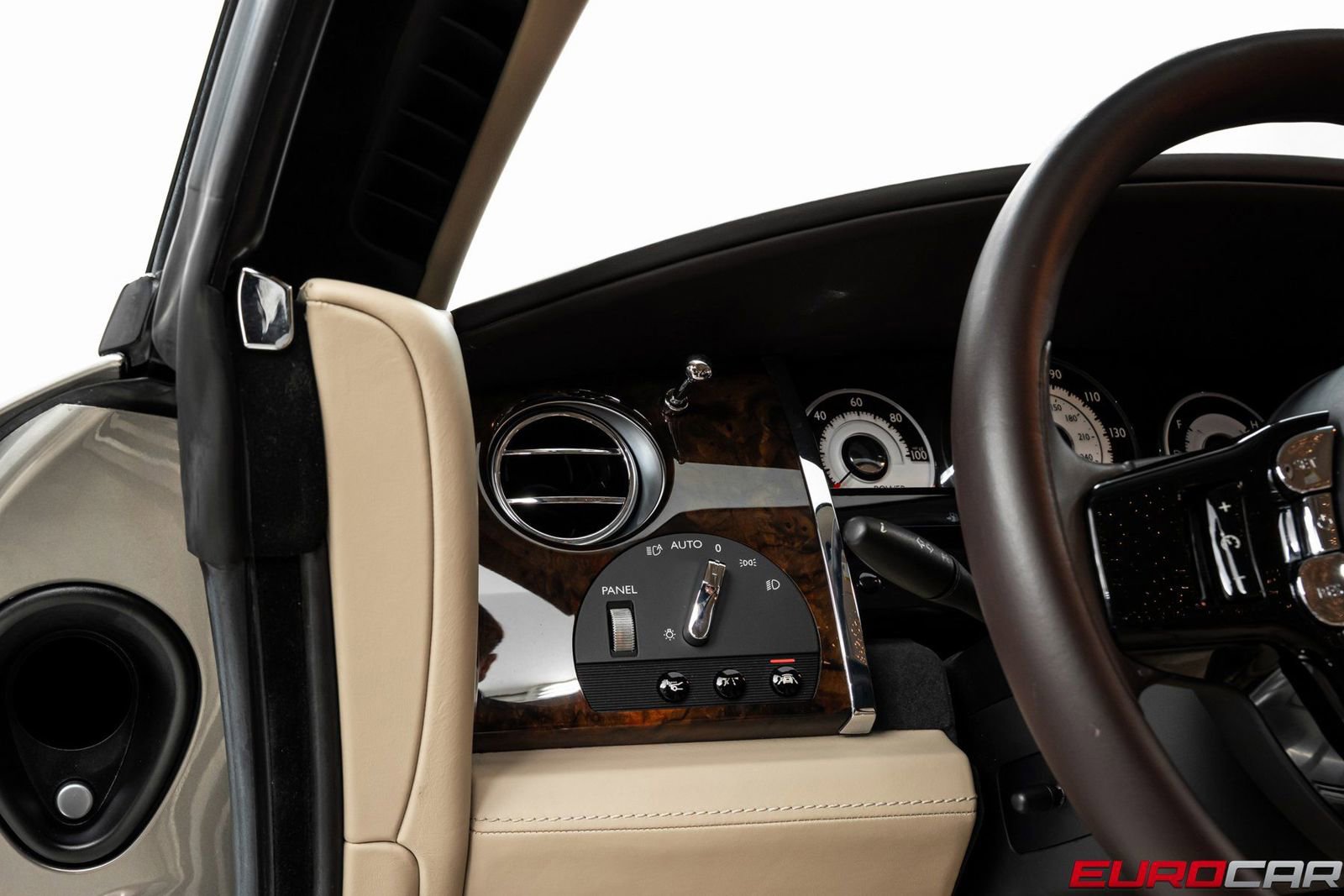 Used 2015 Rolls-Royce Wraith image 23