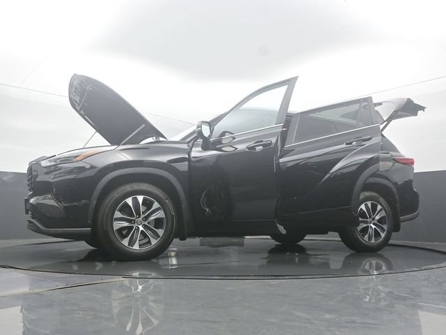 Used 2023 Toyota Highlander XLE AWD/4WD image 61