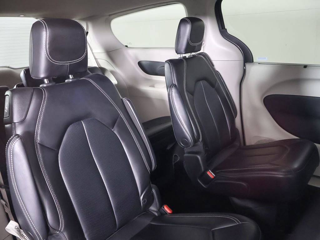 Used 2023 Chrysler Pacifica Touring-L FWD image 35