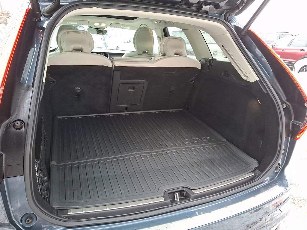 Used 2023 Volvo XC60 T8 Plus image 27