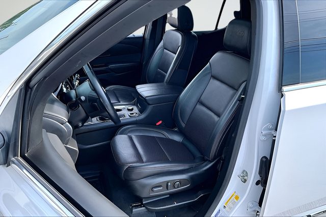 Used 2023 Chevrolet Traverse High Country FWD image 18
