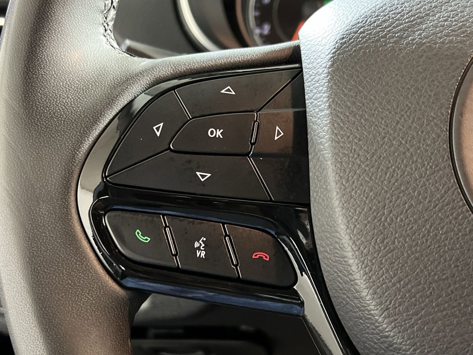 Used 2023 Jeep Cherokee Altitude Lux image 30