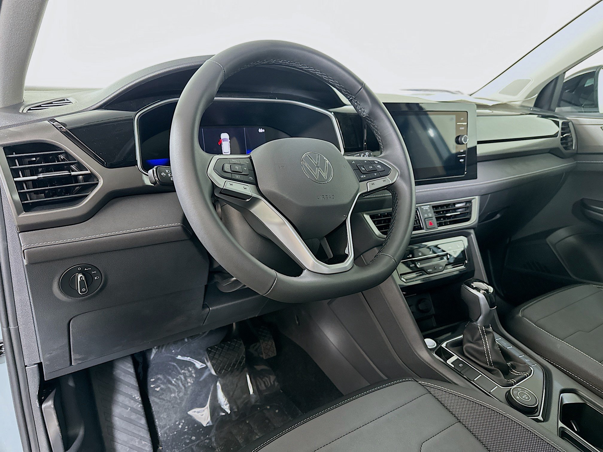 New 2026 Volkswagen Taos SE AWD/4WD image 9
