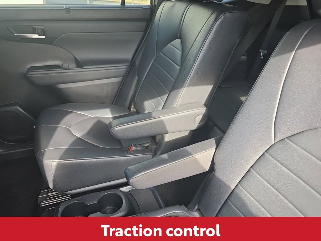 Used 2024 Toyota Highlander XLE image 19