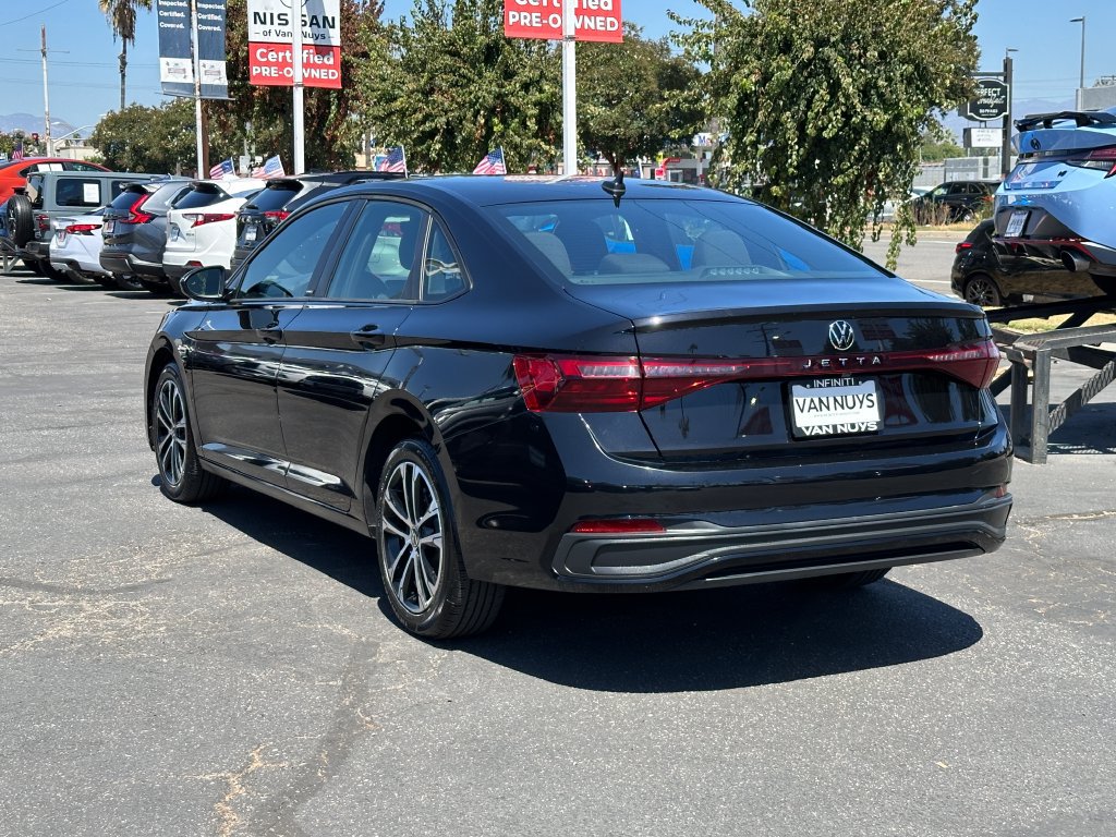 Used 2025 Volkswagen Jetta Sport FWD image 4