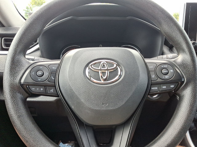 Used 2025 Toyota RAV4 XLE AWD/4WD image 18