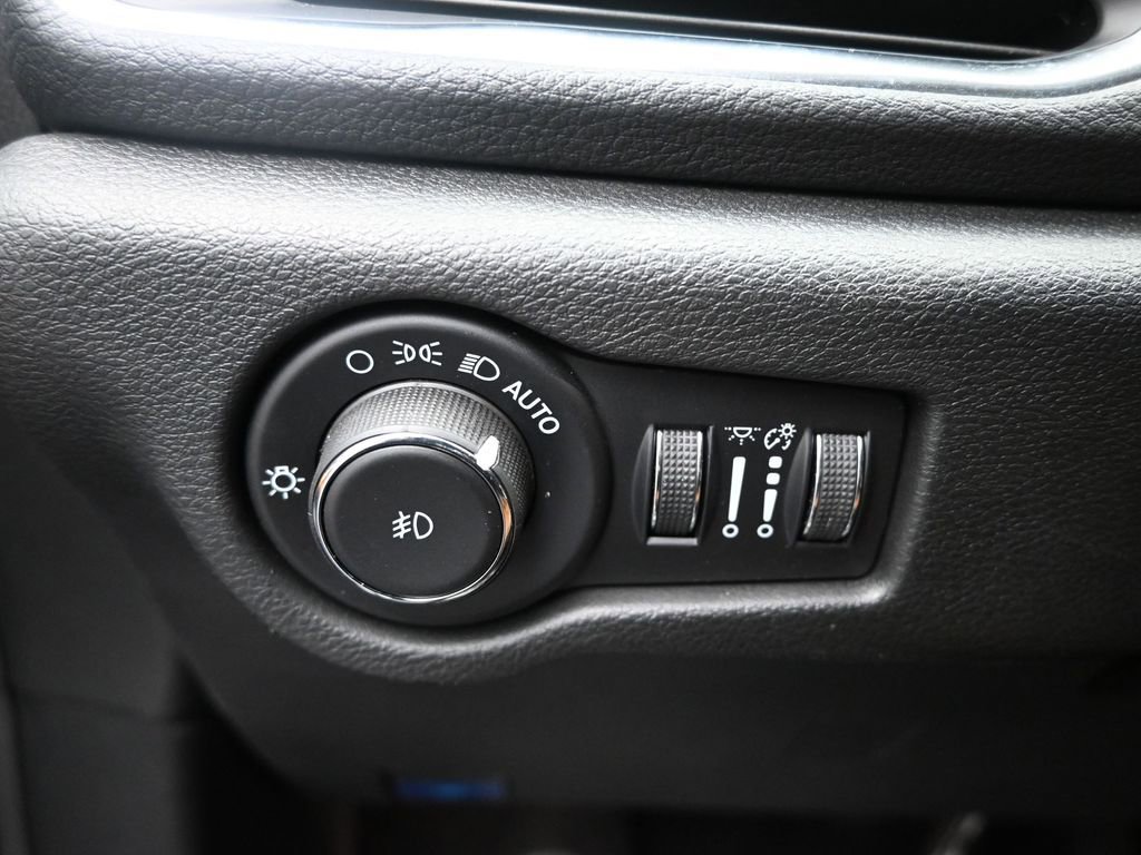 Used 2023 Chrysler Pacifica Pinnacle image 22