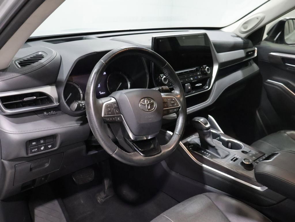 Used 2020 Toyota Highlander Platinum image 15