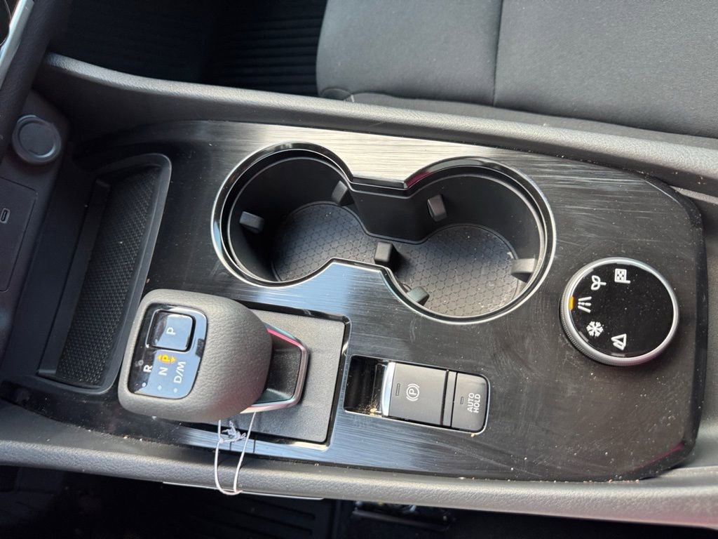 Used 2025 Nissan Rogue S image 22