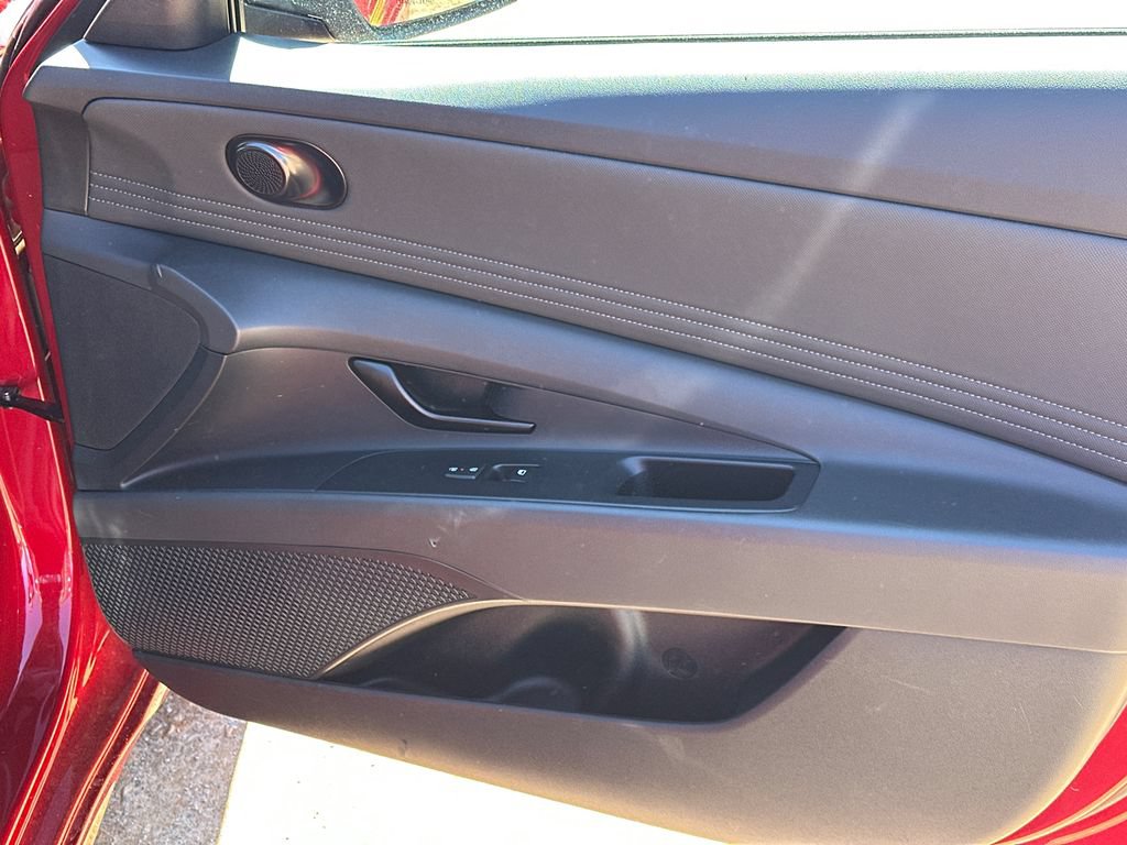 Used 2025 Hyundai Elantra Sport FWD image 14