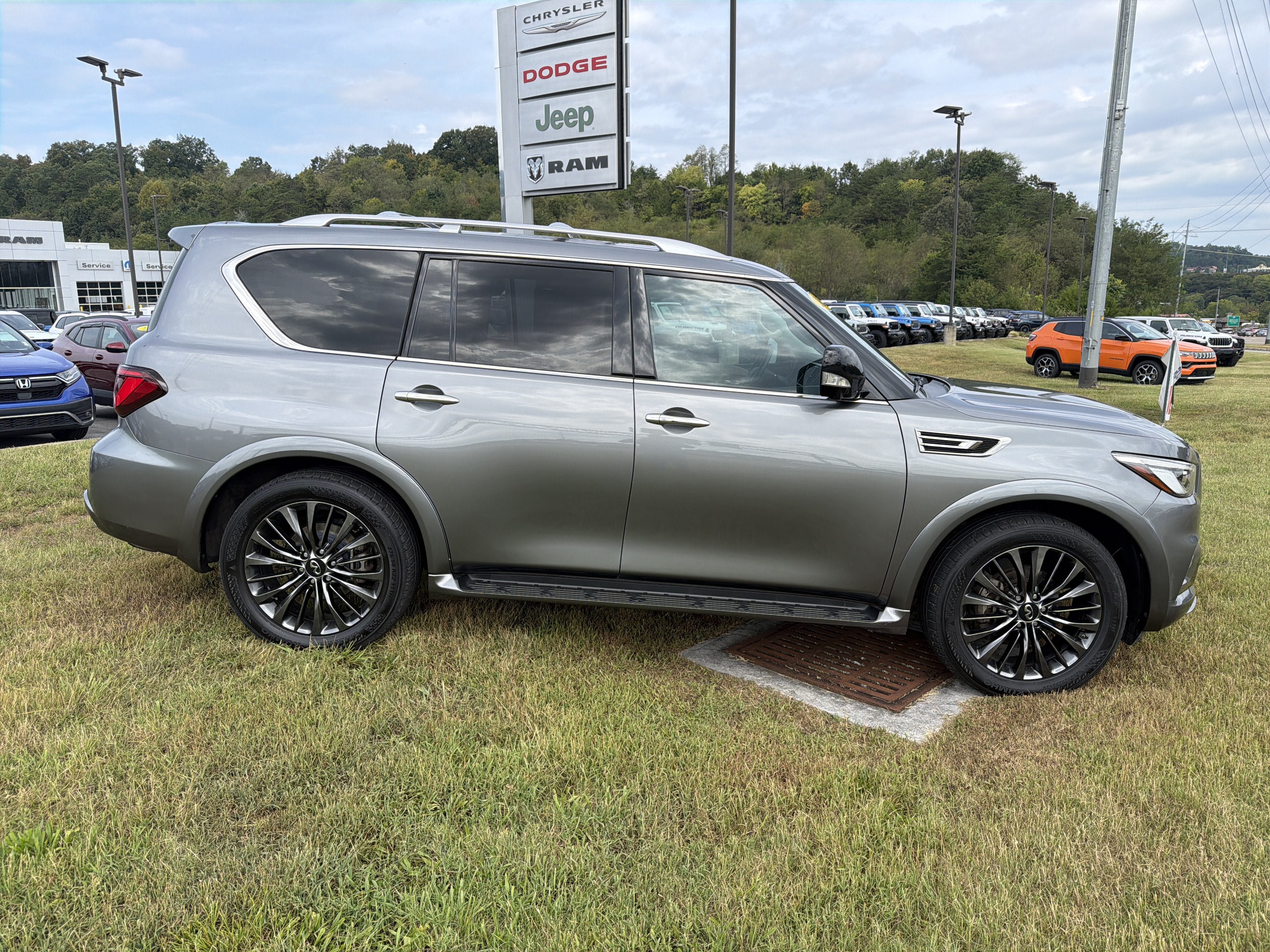 Used 2021 INFINITI QX80 Premium Select w/ Cargo Package RWD image 7