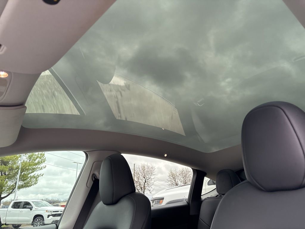 Used 2023 Tesla Model Y Long Range image 3