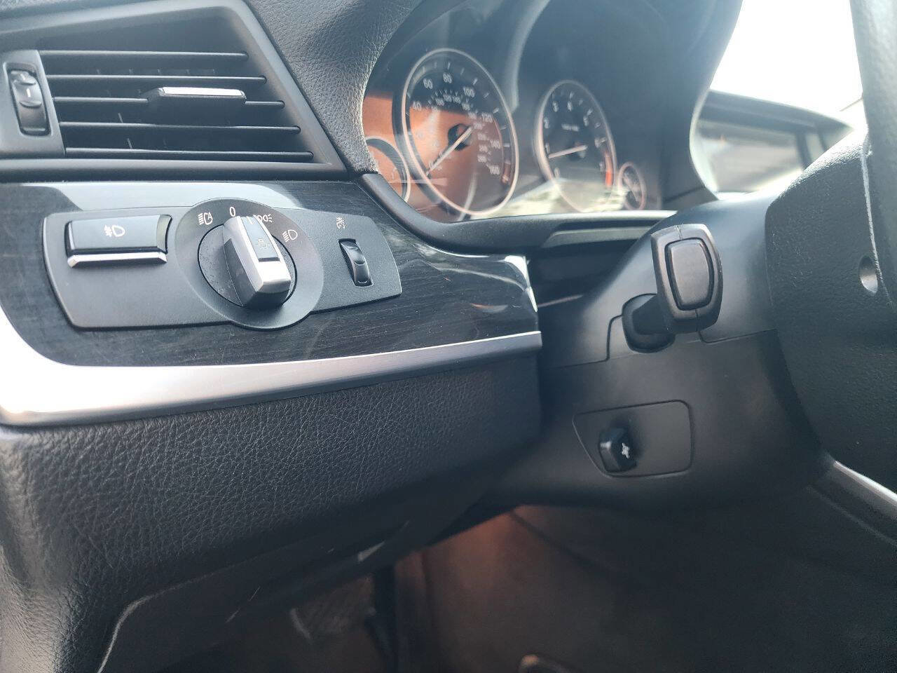 Used 2012 BMW 528i Sedan RWD image 25