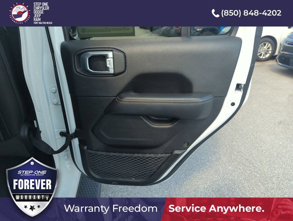 Used 2022 Jeep Wrangler Unlimited Sahara w/ Cold Weather Group AWD/4WD image 29