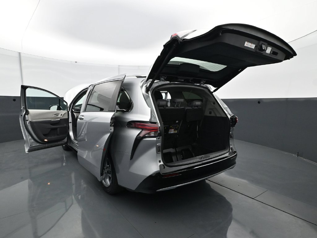 Used 2024 Toyota Sienna Limited AWD/4WD image 34