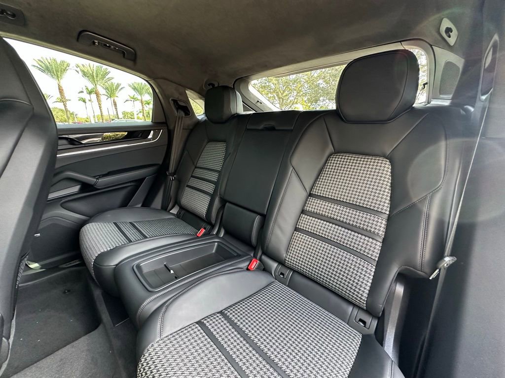 Used 2026 Porsche Cayenne Turbo AWD/4WD image 37