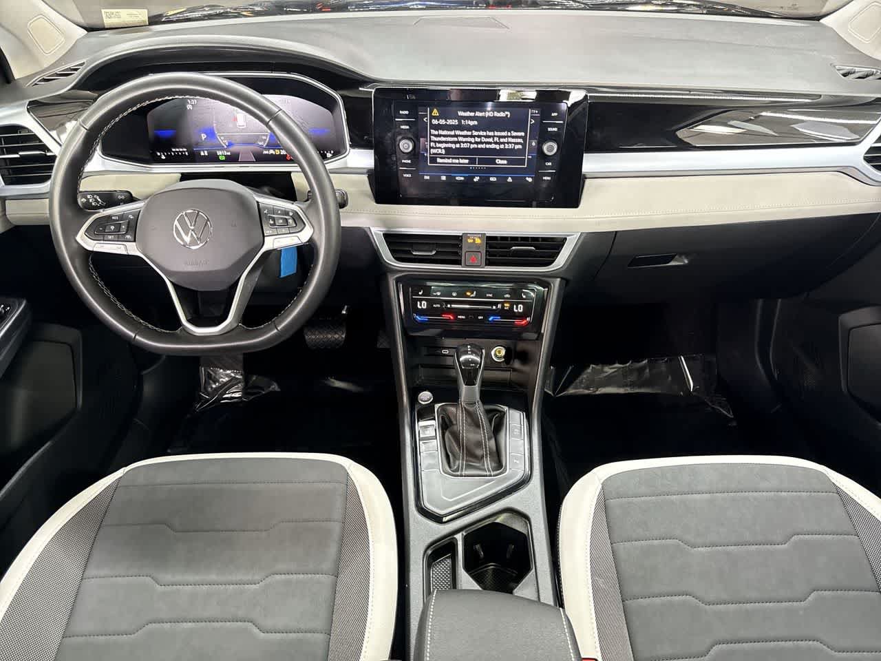 Used 2025 Volkswagen Taos SE w/ Panoramic Sunroof Package FWD image 24