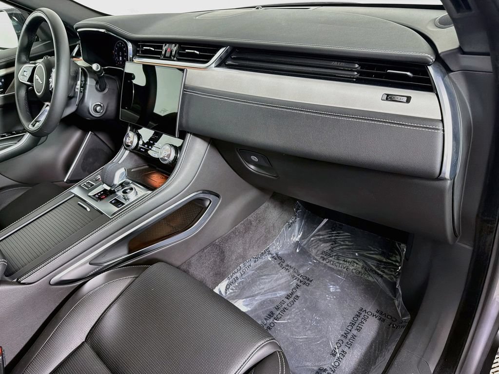 Certified 2025 Jaguar F-PACE R-Dynamic S AWD/4WD image 30