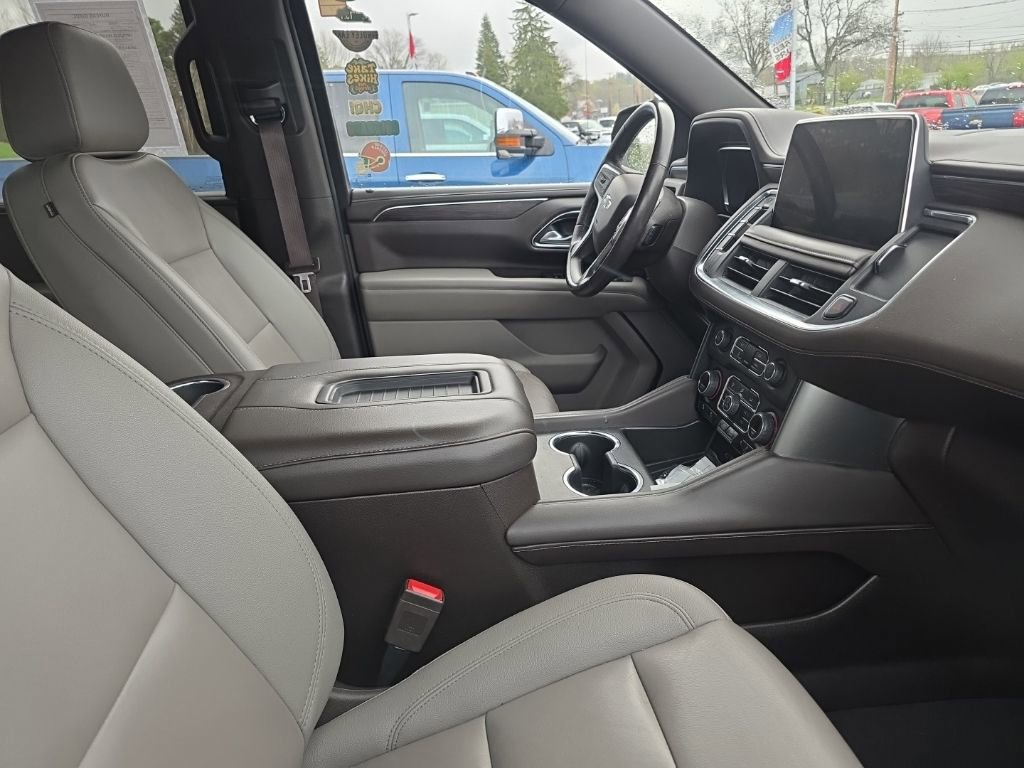 Used 2022 Chevrolet Tahoe Z71 w/ Luxury Package AWD/4WD image 4