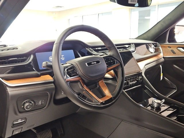New 2025 Jeep Grand Cherokee Summit image 15