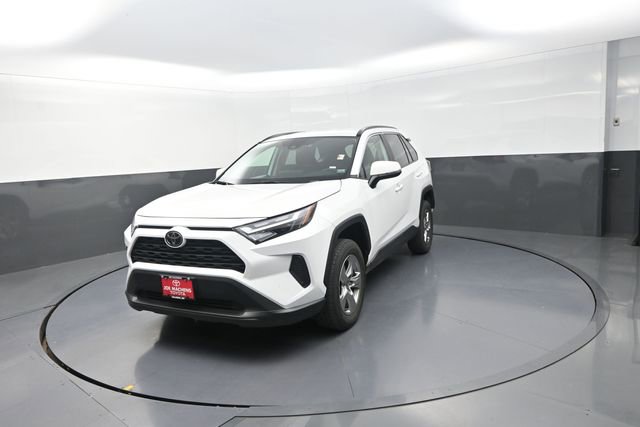 Used 2025 Toyota RAV4 XLE AWD/4WD image 30