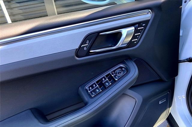 Certified 2026 Porsche Macan AWD/4WD image 28