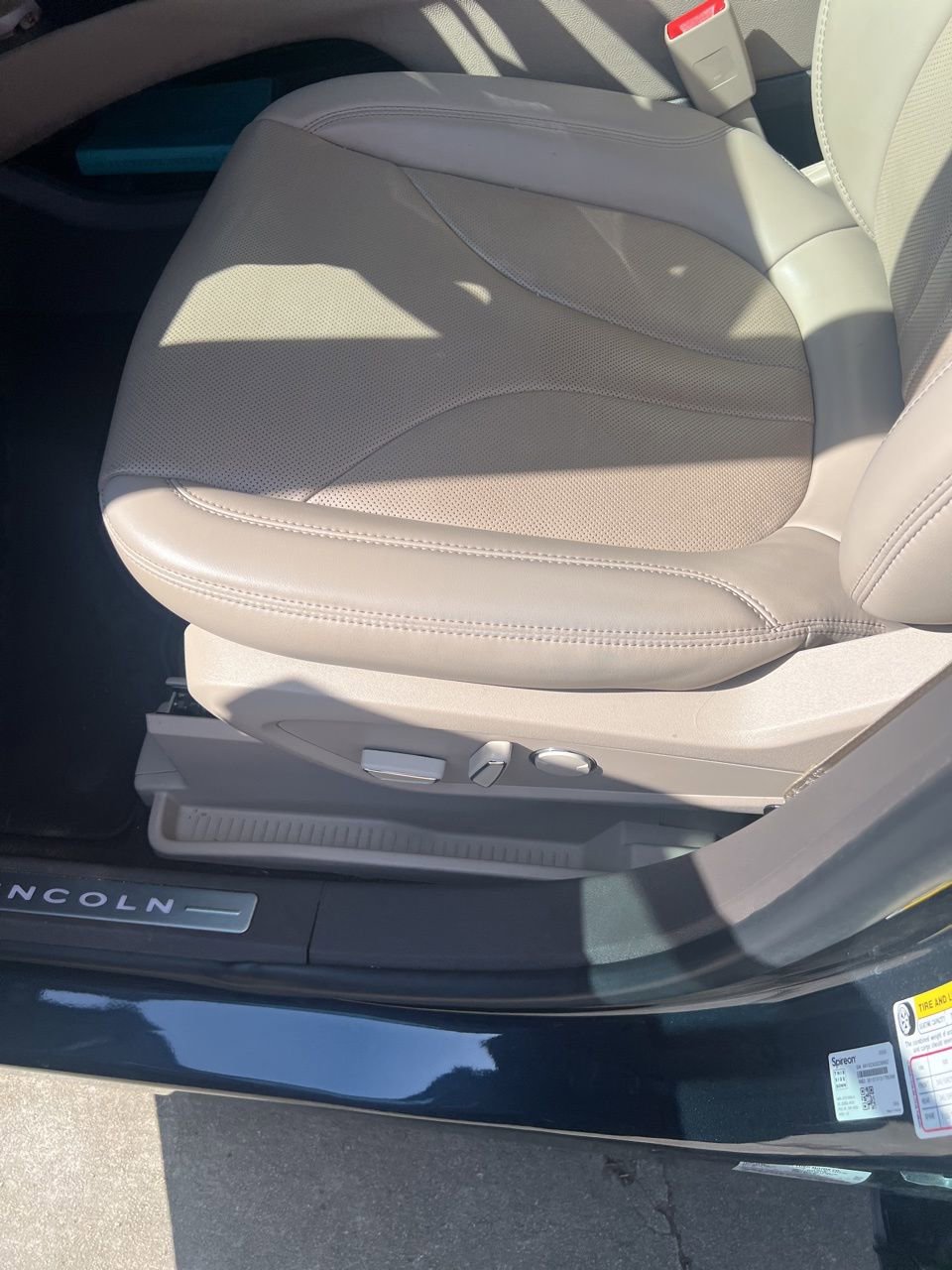 Used 2023 Lincoln Nautilus Reserve w/ Equipment Group 201A image 6