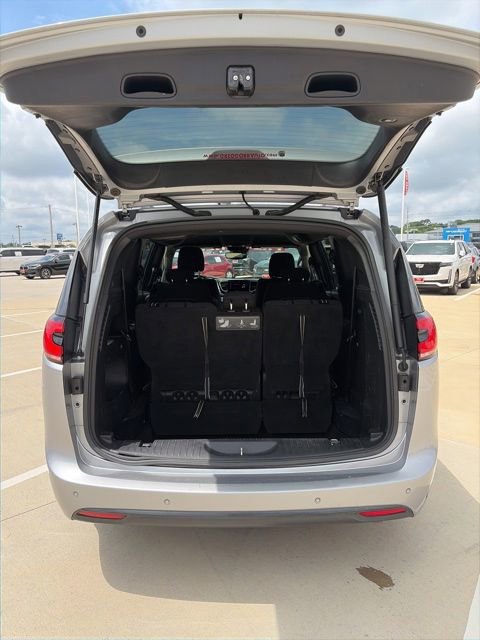Used 2021 Chrysler Pacifica Touring w/ S Appearance Package FWD image 18