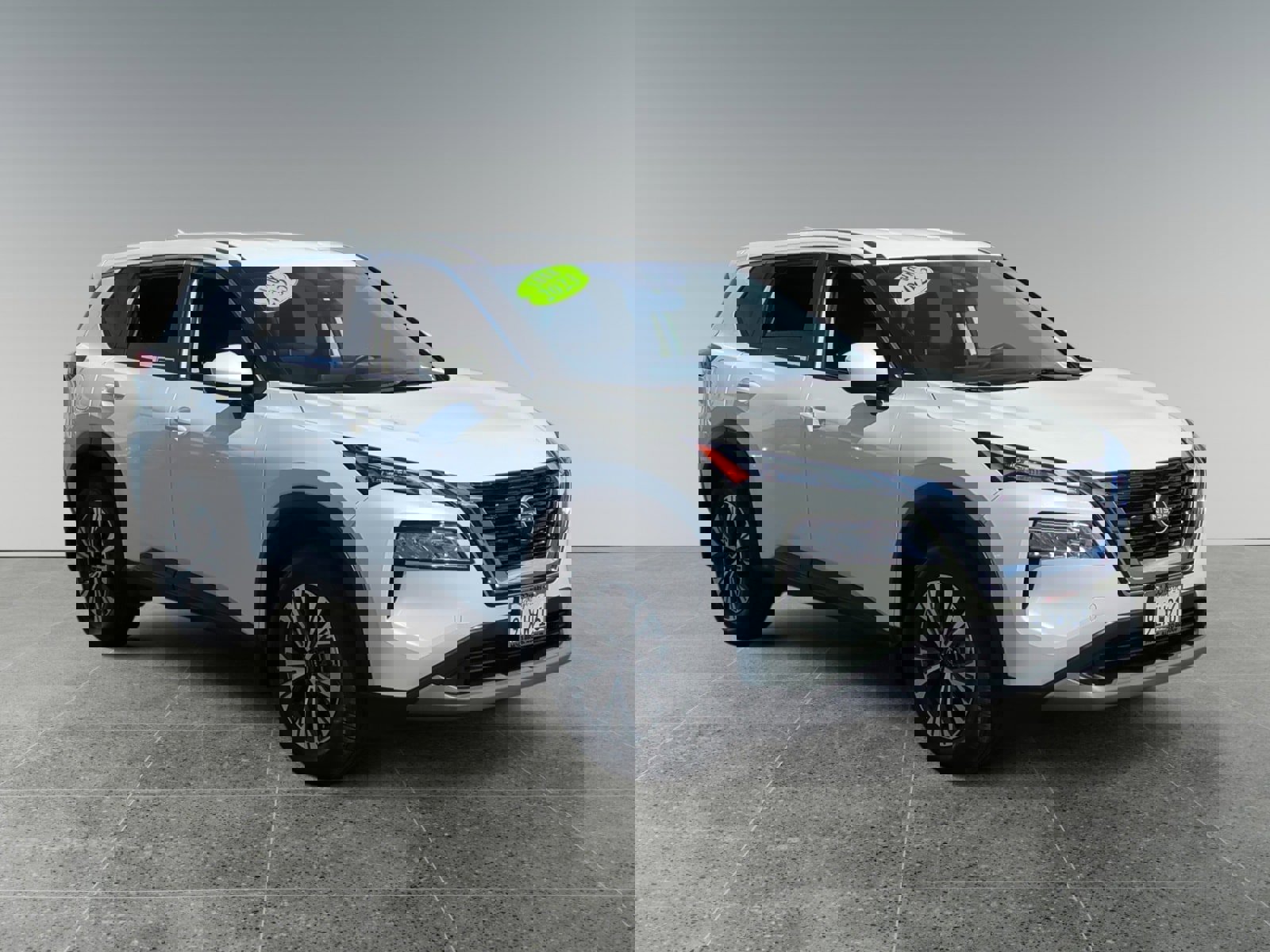 Used 2023 Nissan Rogue SV image 7