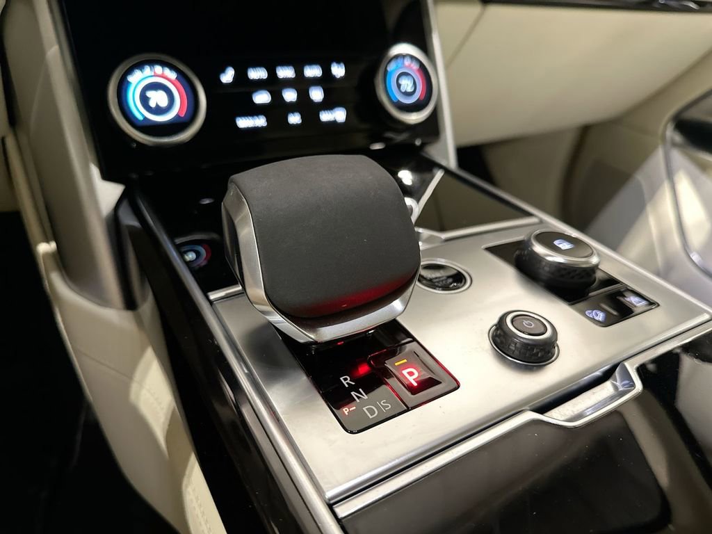 Used 2023 Land Rover Range Rover SE image 12