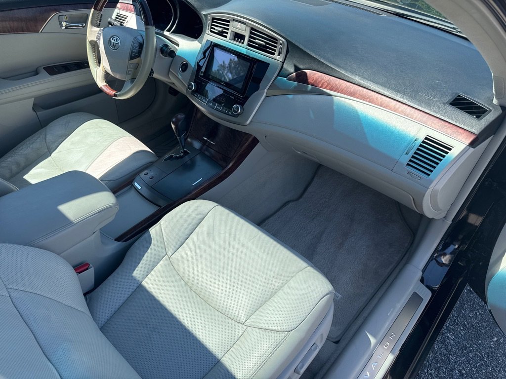 Used 2011 Toyota Avalon Limited FWD image 25