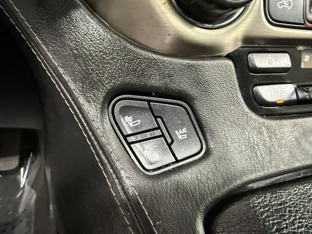 Used 2016 GMC Yukon XL Denali image 20