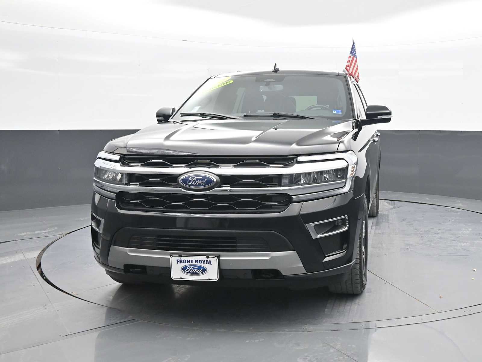 Used 2023 Ford Expedition Limited image 3