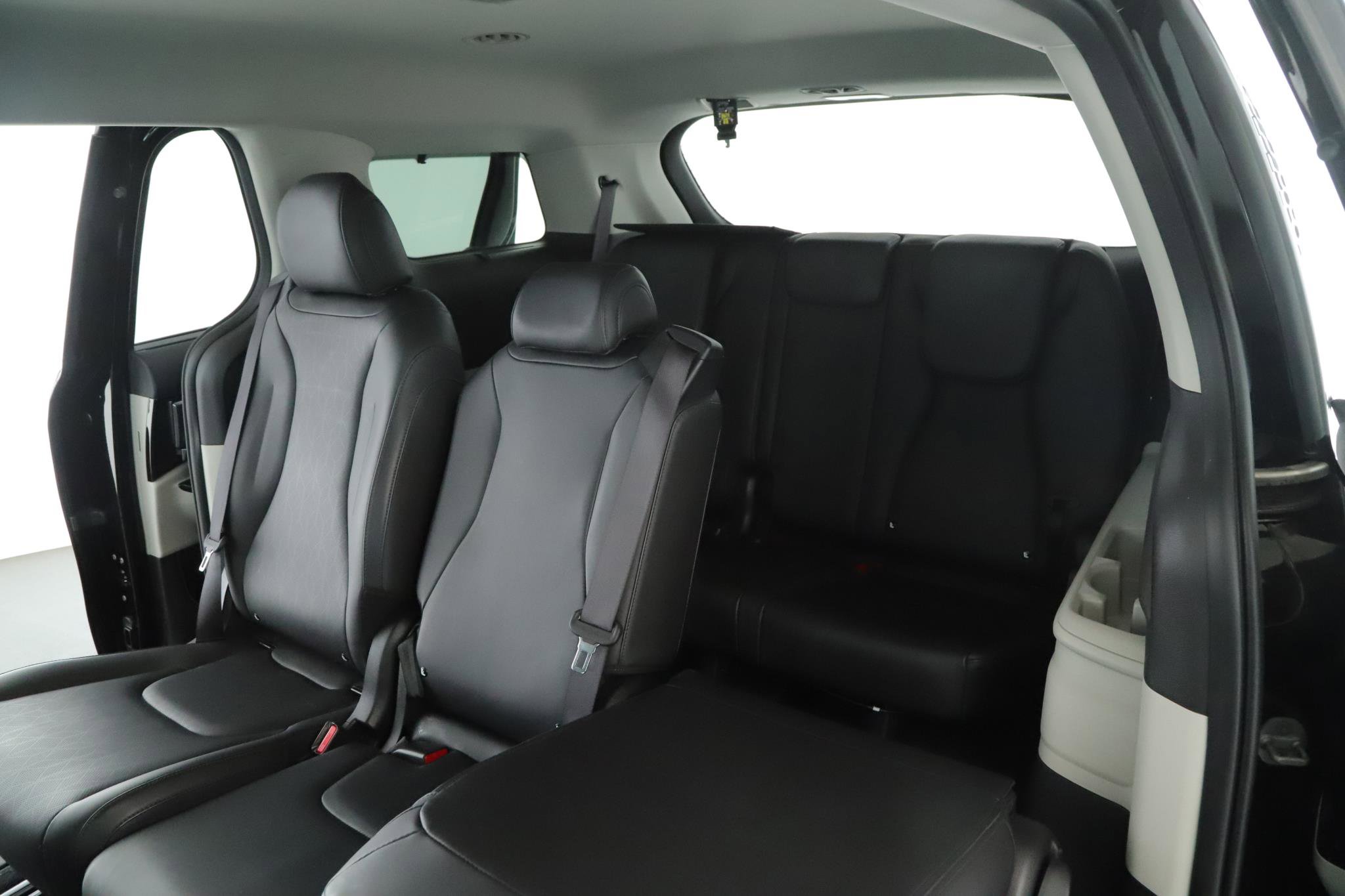 Used 2023 Kia Carnival EX FWD image 6