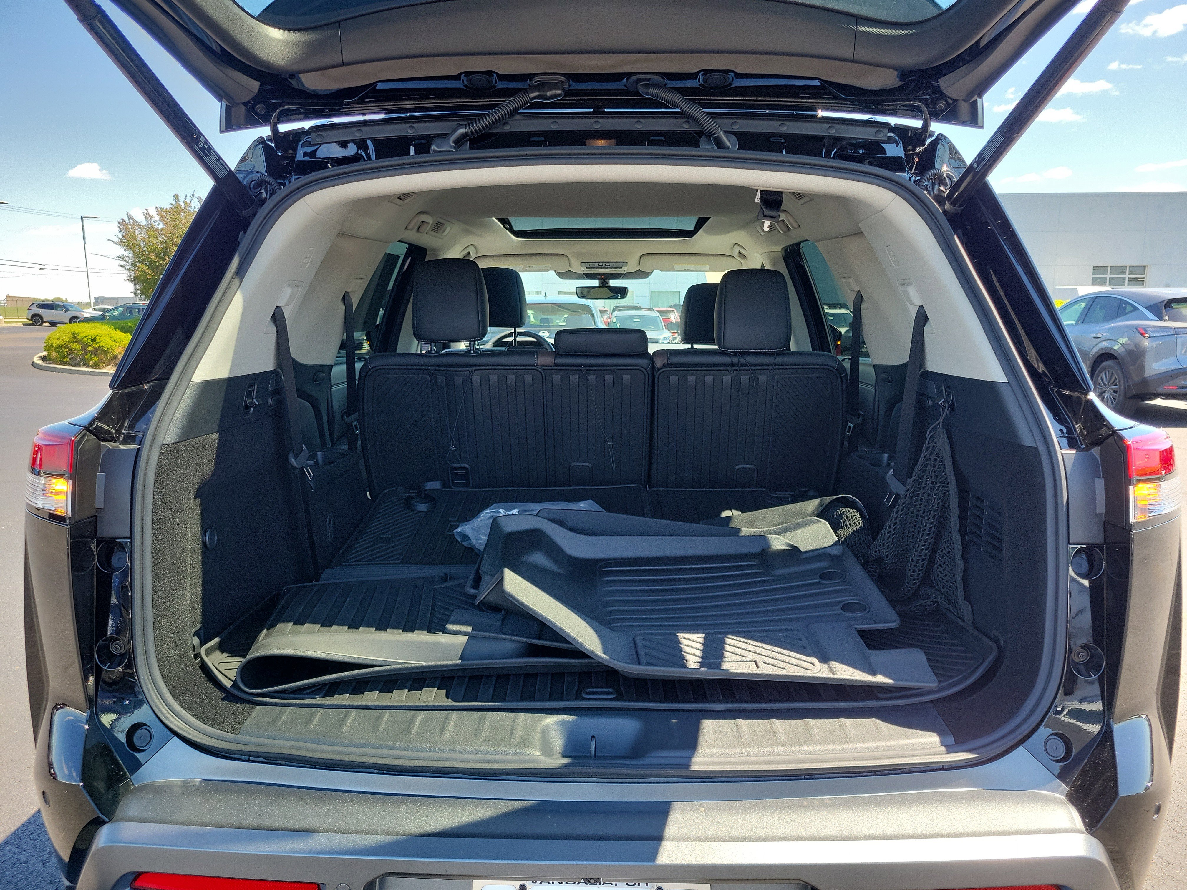 Used 2026 Nissan Pathfinder Platinum w/ Cargo Package AWD/4WD image 8