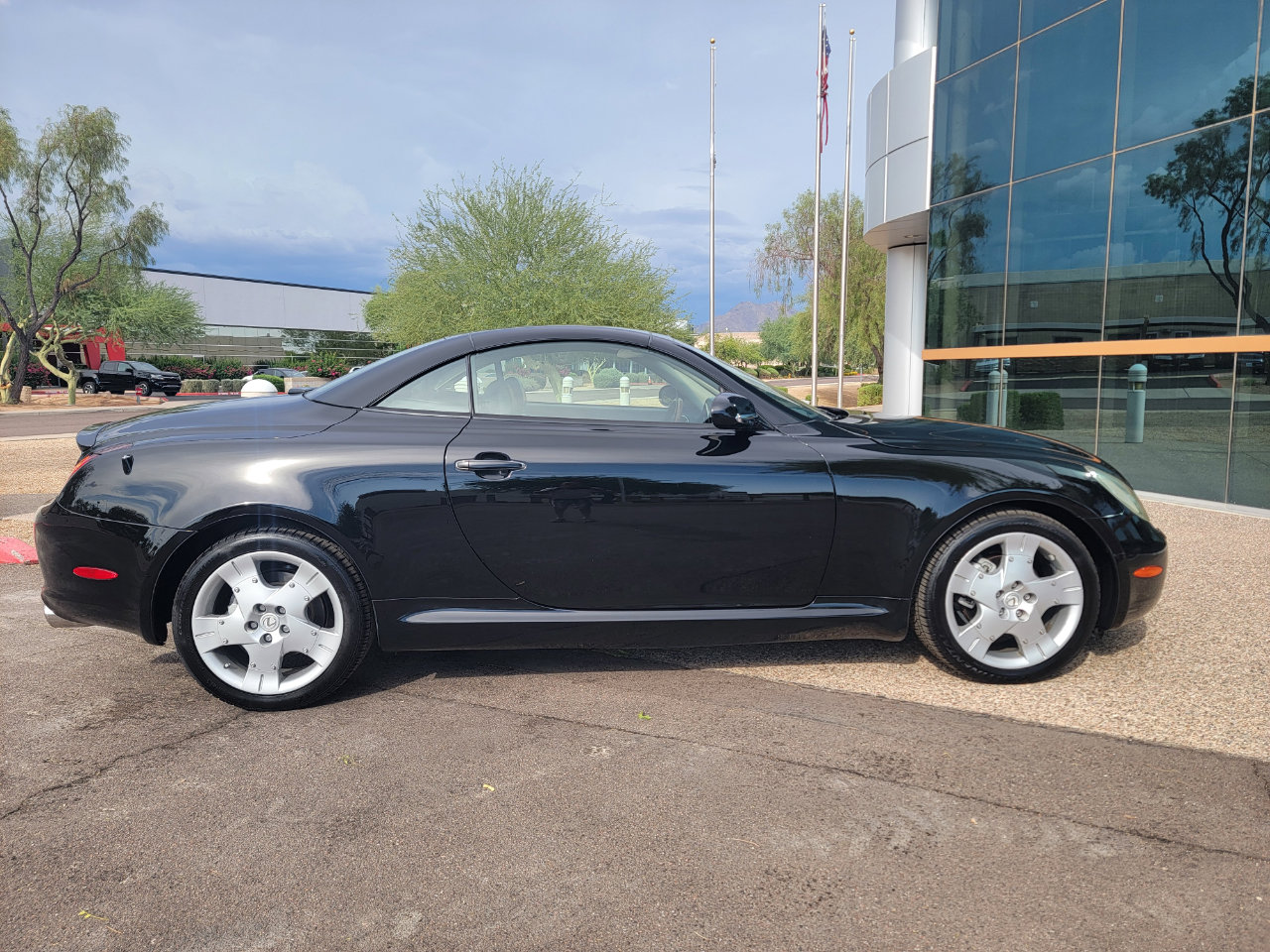 Used 2004 Lexus SC 430 Convertible image 8