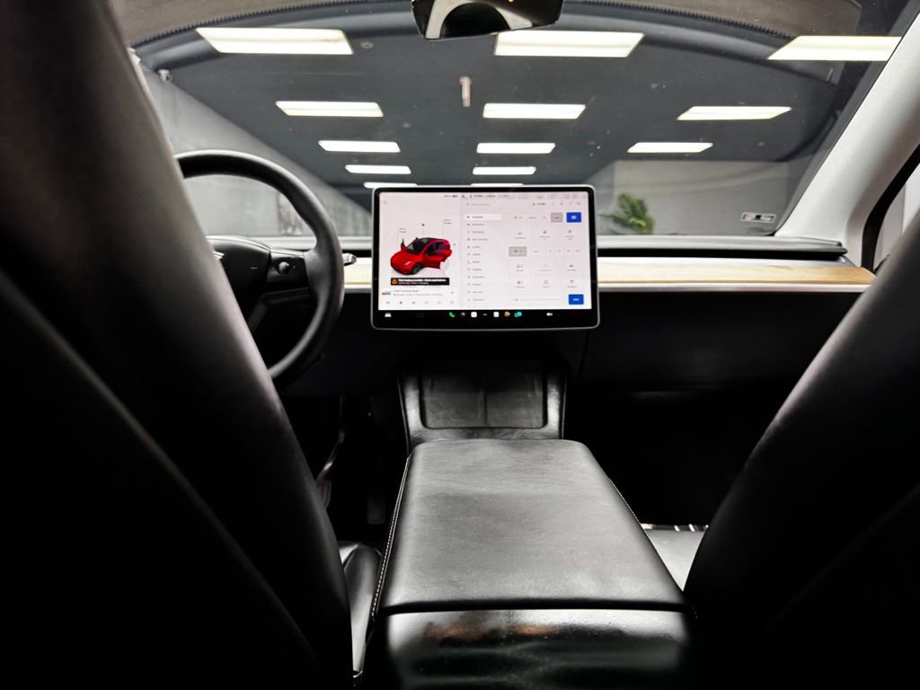 Used 2024 Tesla Model Y Long Range image 40