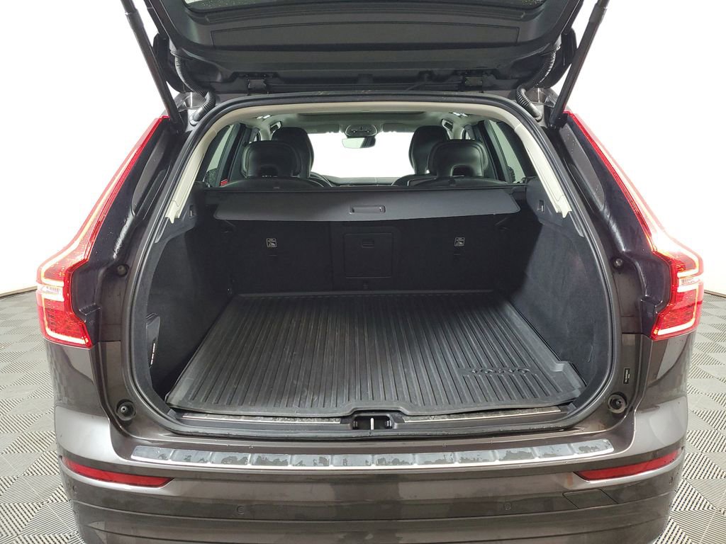 Used 2023 Volvo XC60 B5 Core w/ Climate Package image 11