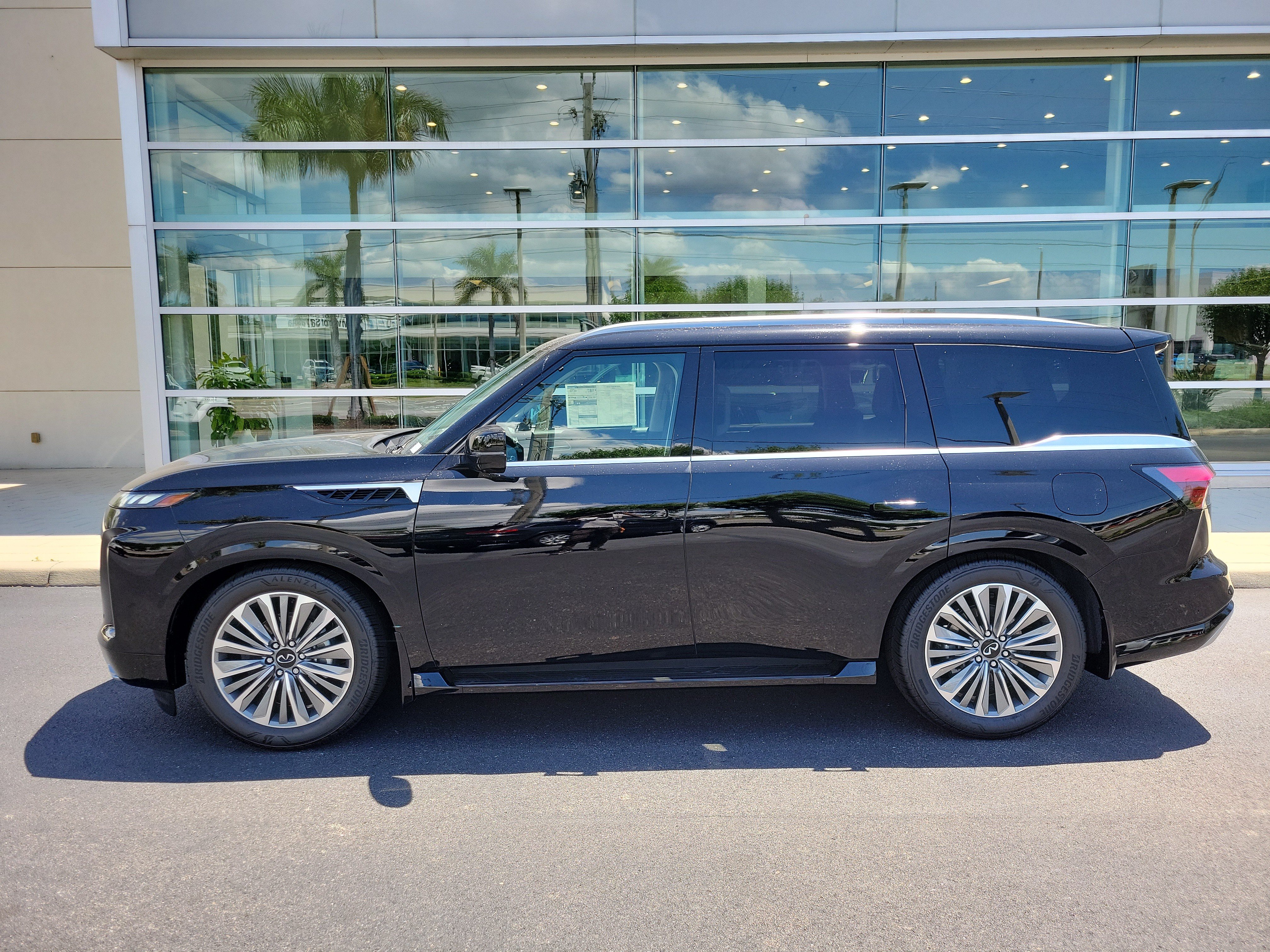 New 2026 INFINITI QX80 Luxe RWD image 7