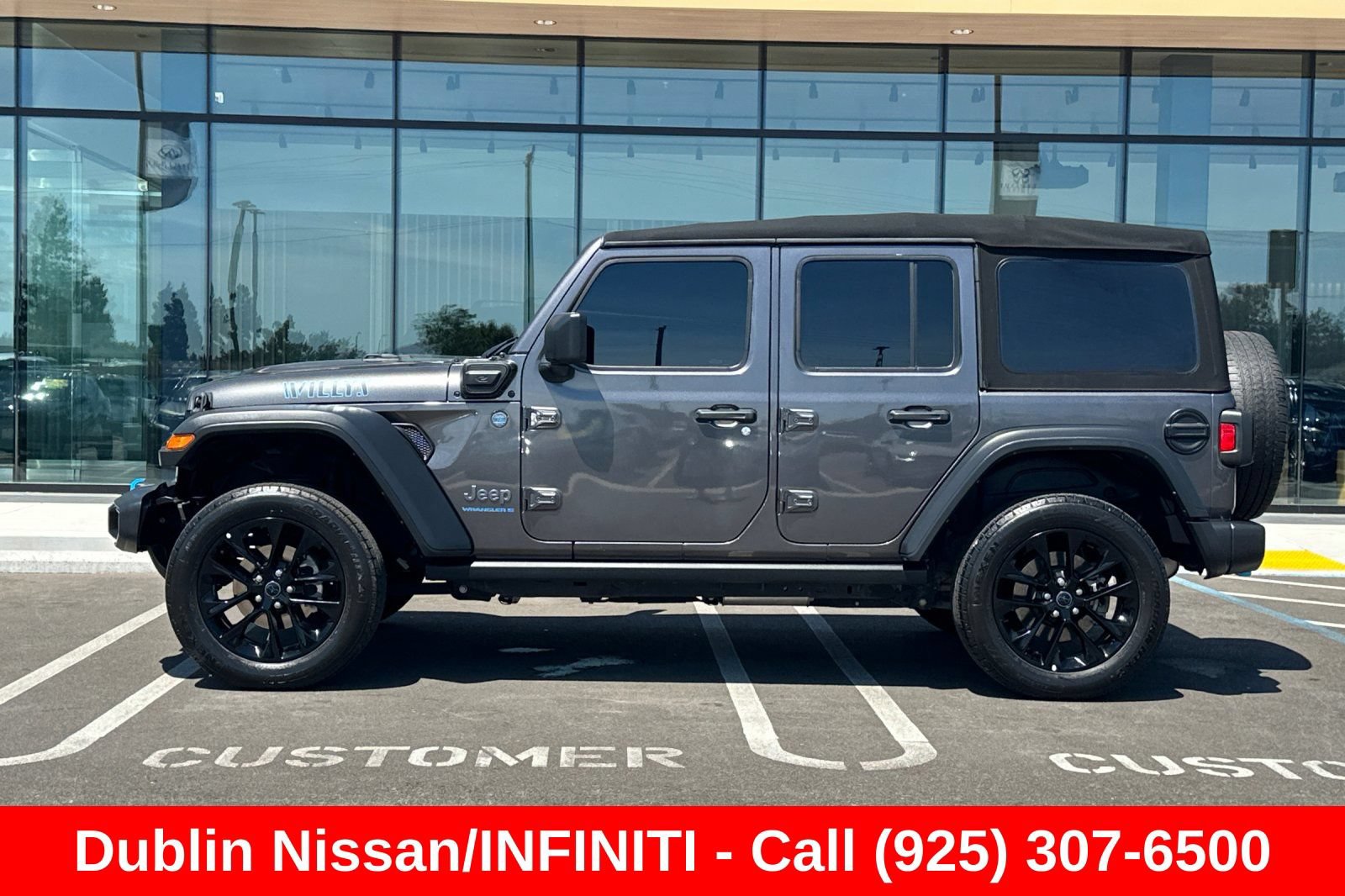 Used 2024 Jeep Wrangler Unlimited AWD/4WD image 7