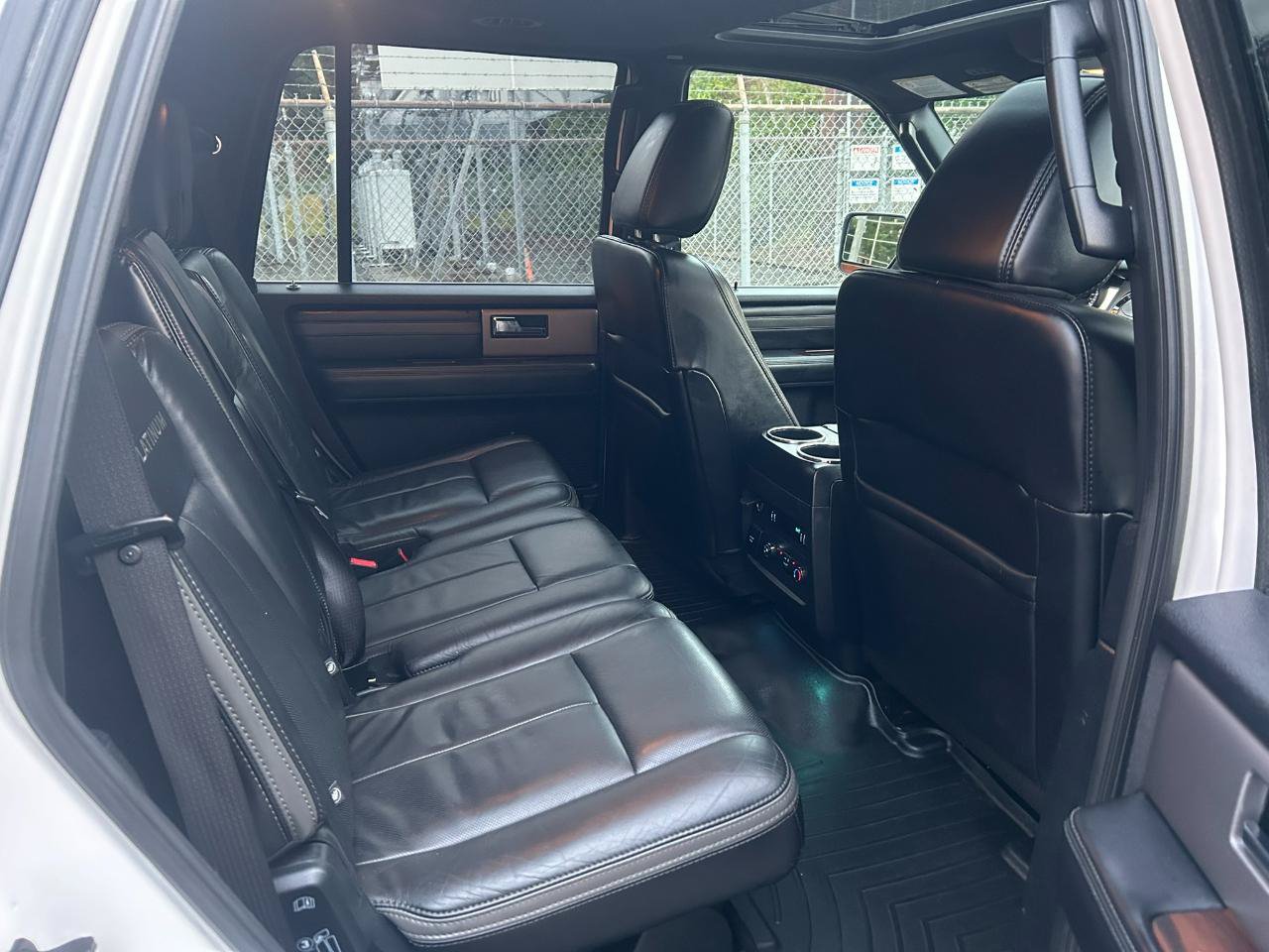Used 2016 Ford Expedition Platinum AWD/4WD image 17