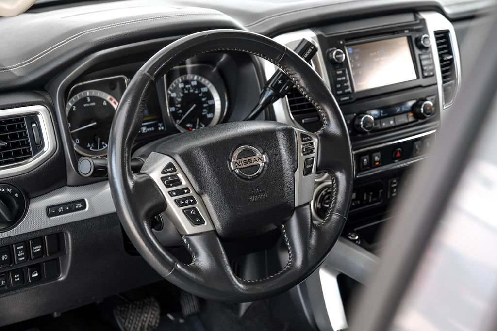 Used 2017 Nissan Titan PRO-4X w/ Pro-4x Convenience Package AWD/4WD image 12